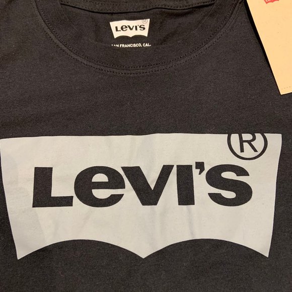 Boys grey on black Levi's T-shirt - Picture 2 of 9